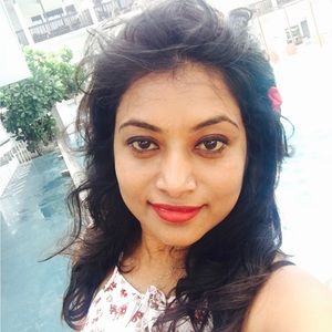 Meet your Posher, Ayona